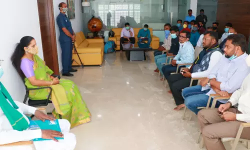 గల్ఫ్‌ కార్మికుల పొట్ట కొట్టడం అన్యాయం : ఎమ్మెల్సీ కల్వకుంట్ల కవిత