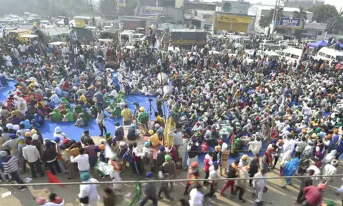 ఢిల్లీ సరిహద్దుల్లో కొనసాగుతున్న రైతు ఉద్యమం ఢిల్లీ సరిహద్దుల్లో కొనసాగుతున్న రైతు ఉద్యమం