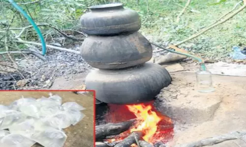 శ్రీకాకుళం జిల్లాలో నాటుసారా కలకలం