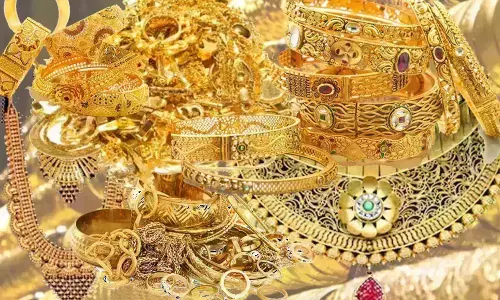 మార్పులు లేని బంగారం ధరలు.. నిలకడగానే వెండి ధరలు !