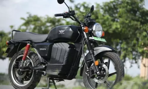 మార్కెట్లోకి అదిరిపోయే ఎలక్ట్రిక్ బైక్.. ఫీచర్స్ చూస్తే మతి పోవాల్సిందే! మార్కెట్లోకి అదిరిపోయే ఎలక్ట్రిక్ బైక్.. ఫీచర్స్ చూస్తే మతి పోవాల్సిందే!