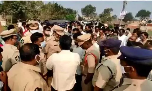 ఎమ్మెల్యే వంశీకి చేదు అనుభవం ఎమ్మెల్యే వంశీకి చేదు అనుభవం