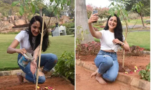 గ్రీన్ ఇండియా ఛాలెంజ్ ను స్వీకరించి మొక్కలు నాటిన సినీ నటి ప్రగ్యా జైస్వాల్