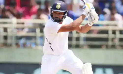 ఎట్టకేలకు జట్టుతో రోహిత్‌.. మూడో టెస్టుకు డౌటే !