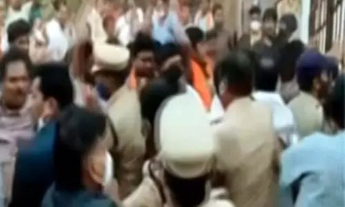 జగిత్యాల జిల్లా గొల్లపల్లిలో ఉద్రిక్తత