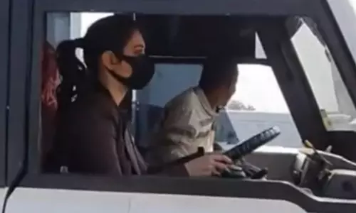 షూటింగ్‌ స్పాట్‌లో రయ్‌ రయ్‌ అంటూ దూసుకెళ్లిన తమన్నా