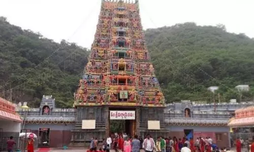 విజయవాడ భవానీ దీక్షా పరులకు కోవిడ్ షాక్ విజయవాడ భవానీ దీక్షా పరులకు కోవిడ్ షాక్