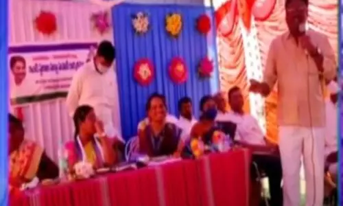 గాజువాక వైసీపీలో సోషల్ మీడియా రచ్చ గాజువాక వైసీపీలో సోషల్ మీడియా రచ్చ