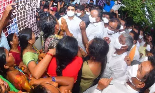 అంకులు కుటుంబాన్ని పరామర్శించిన లోకేష్