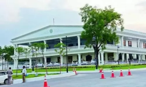 ప్రగతిభవన్‌ దగ్గర ఉద్రిక్తత