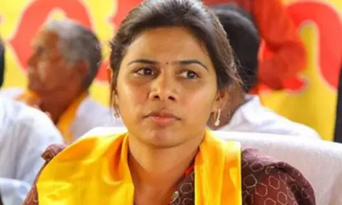 మాజీ మంత్రి అఖిల ప్రియను అరెస్ట్ చేసిన పోలీసులు