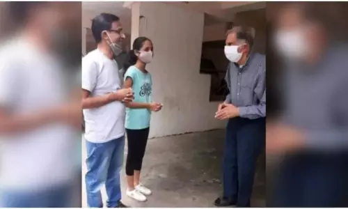 ఉద్యోగిని కలిసేందుకు ఇంటికి వెళ్లిన రతన్ టాటా: సోషల్ మీడియాలో వైరల్ అవుతోన్న ఫొటో ఉద్యోగిని కలిసేందుకు ఇంటికి వెళ్లిన రతన్ టాటా: సోషల్ మీడియాలో వైరల్ అవుతోన్న ఫొటో