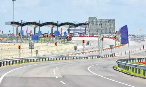 Youngsters create ruckus on Shamshabad Outer ring road