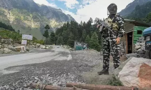 భారత సరిహద్దులోకి డ్రాగన్ కంట్రీ సైనికుడు