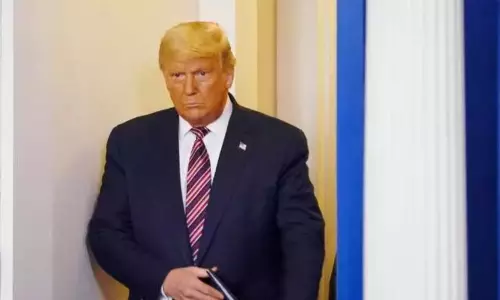 ట్రంప్ మళ్లీ తల ఎత్తుకోలేని తరహాలో షాకివ్వనున్న డెమొక్రాట్లు ట్రంప్ మళ్లీ తల ఎత్తుకోలేని తరహాలో షాకివ్వనున్న డెమొక్రాట్లు