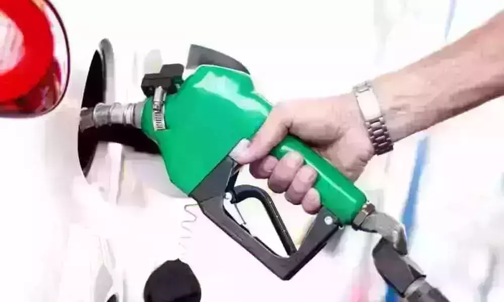 Petrol and diesel prices in Hyderabad, Delhi today remains steady