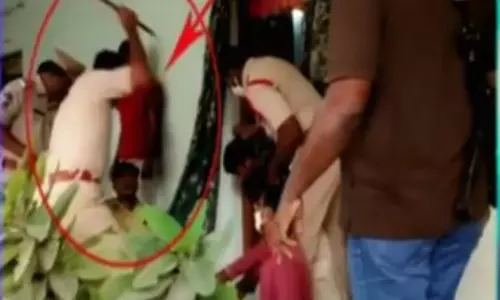 bjp leaders protest near warangal commissioner office bjp leaders protest near warangal commissioner office