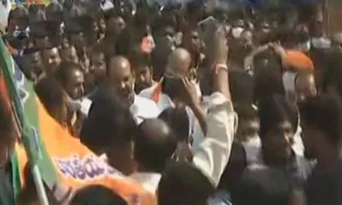 జనగామలో హై టెన్షన్: బీజేపీ కార్యకర్తలపై దాడిచేసిన సీఐపై చర్యలకు డిమాండ్