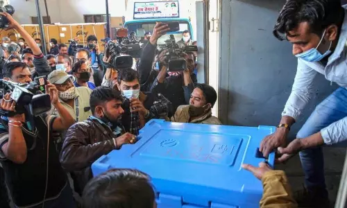 Corona vaccination: కరోనా వ్యాక్సిన్ వారికి ఇవ్వొద్దు.. WHO కీలక ప్రకటన Corona vaccination: కరోనా వ్యాక్సిన్ వారికి ఇవ్వొద్దు.. WHO కీలక ప్రకటన