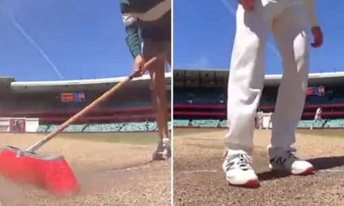 స్మిత్ వివాదంలో మరో టర్న్ : వైరల్ అవుతోన్న డ్రింక్స్ బ్రేక్ పూర్తి వీడియో స్మిత్ వివాదంలో మరో టర్న్ : వైరల్ అవుతోన్న డ్రింక్స్ బ్రేక్ పూర్తి వీడియో