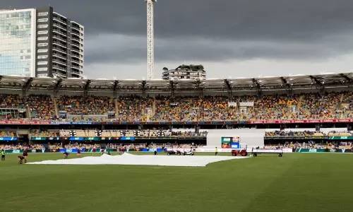 India Vs Australia: వర్షం కారణంగా నిలిచిన మ్యాచ్