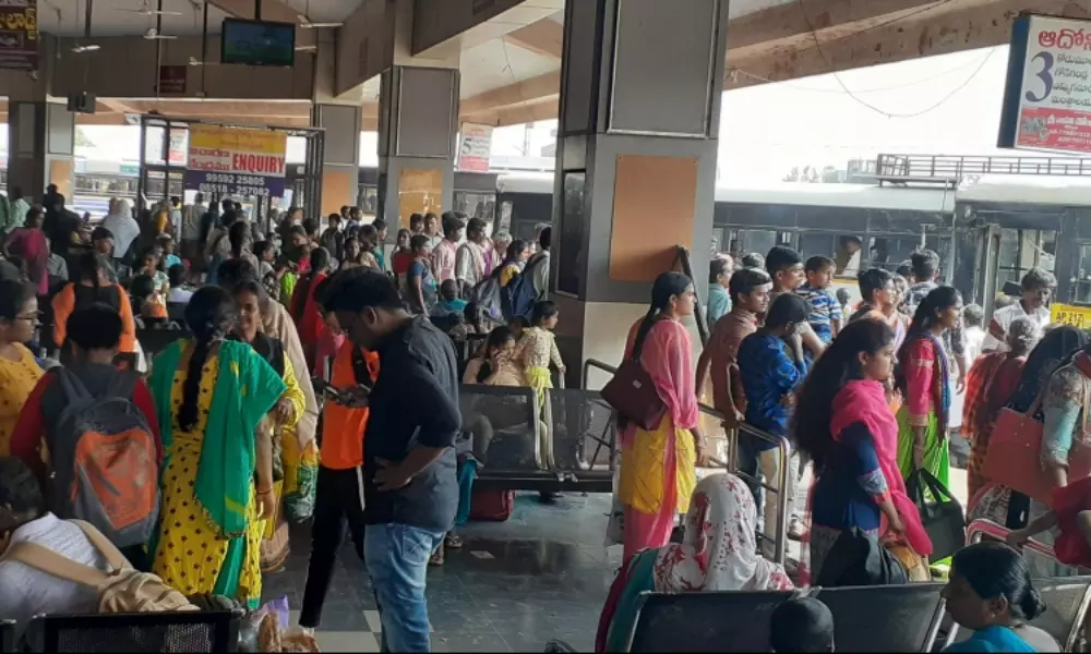 People return to home From ap to hyderabad