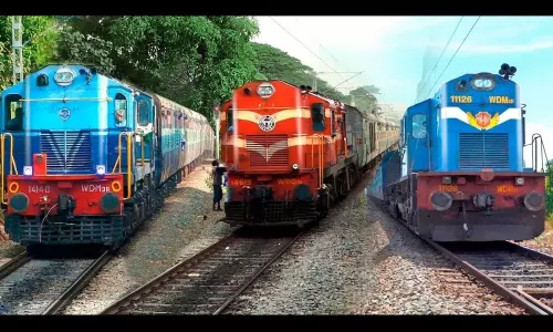 రెగ్యులర్ రైళ్ల కోసం ఎదురు చూస్తున్న ప్రయాణికులు