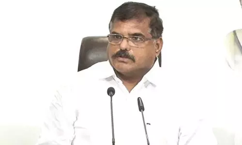 గుళ్లుగోపురాల పేరుతో మతవిద్వేశాలు రెచ్చగొడుతున్నారు-బొత్స గుళ్లుగోపురాల పేరుతో మతవిద్వేశాలు రెచ్చగొడుతున్నారు-బొత్స