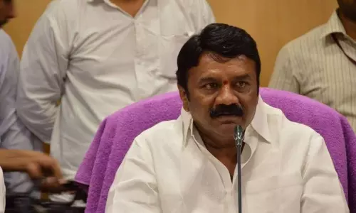 భగ్గుమన్న గంగపుత్రలు.. క్షమాపణలు చెప్పేందుకు.. భగ్గుమన్న గంగపుత్రలు.. క్షమాపణలు చెప్పేందుకు..