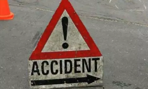 పశ్చిమ బెంగాల్లో ఘోర ప్రమాదం: 13 మంది మృతి పశ్చిమ బెంగాల్లో ఘోర ప్రమాదం: 13 మంది మృతి