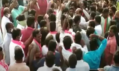 BJP Leaders Protest In Metpally