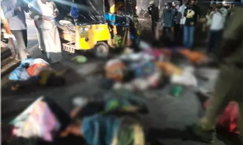 నల్గొండలో ఘోర రోడ్డు ప్రమాదం; ఆరుగురు మృతి