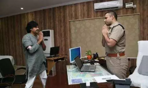 ప్రకాశం జిల్లా ఎస్పీని కలిసిన పవన్ కళ్యాణ్.. వైసీపీ ఎమ్మెల్యేపై ఎస్పీకి ఫిర్యాదు..