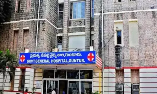 ఆశా వర్కర్ మృతి: గుంటూరు జీజీహెచ్‌లో ఉద్రిక్తత