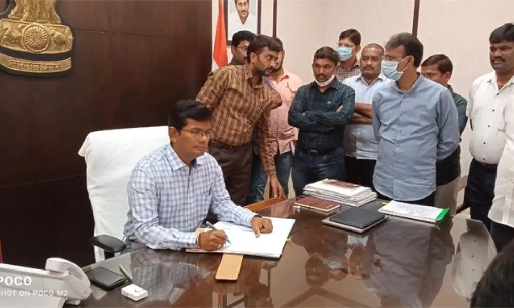 dinesh kumar takes charge as guntur incharge collector