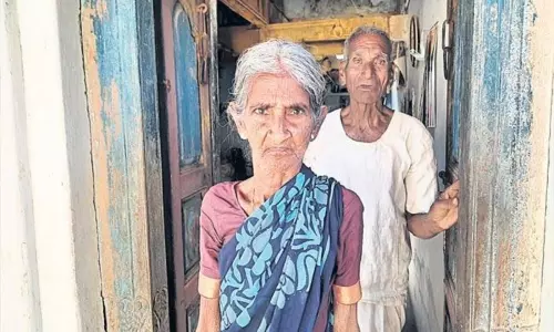 నీళ్లు.. నాకొద్దు.. జనగామలో వింత వృద్ధురాలు నీళ్లు.. నాకొద్దు.. జనగామలో వింత వృద్ధురాలు