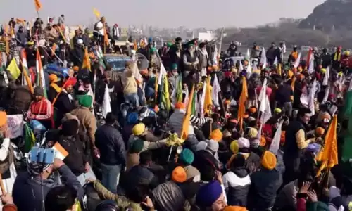 రైతు సంఘాల నేతలపై FIR నమోదు.. సింఘి బోర్డర్‌ వద్ద పరిస్థితి ఇంకా ఉద్రిక్తం