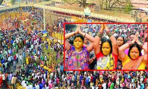 మేడారం సమ్మక్క, సారలమ్మల సన్నిధిలో భక్తుల తాకిడి మేడారం సమ్మక్క, సారలమ్మల సన్నిధిలో భక్తుల తాకిడి