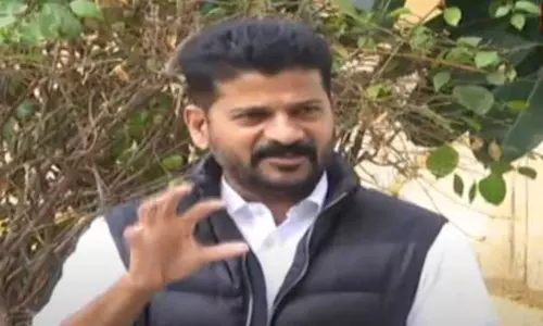 టీఆర్ఎస్ వైఖరిని తప్పుబట్టిన కాంగ్రెస్ నేత రేవంత్ రెడ్డి టీఆర్ఎస్ వైఖరిని తప్పుబట్టిన కాంగ్రెస్ నేత రేవంత్ రెడ్డి