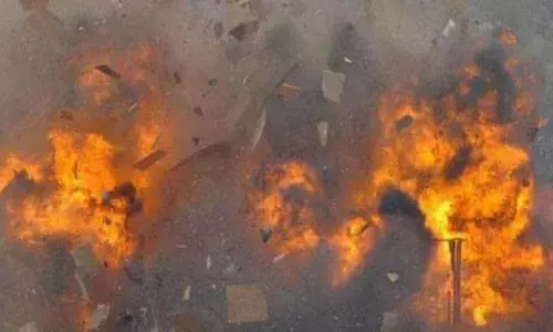 ఢిల్లీలో భారీ పెలుడు.. కార్లు ధ్వంసం