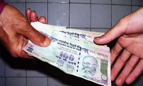 లంచగొండి అధికారులపై ఏసీబీ దాడులు జరిపినా భయం లేకుండా పోతుందా? లంచగొండి అధికారులపై ఏసీబీ దాడులు జరిపినా భయం లేకుండా పోతుందా?