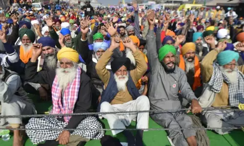 మరోసారి రైతు సంఘాల నాయకులతో చర్చలకు సిద్ధమైన కేంద్రం