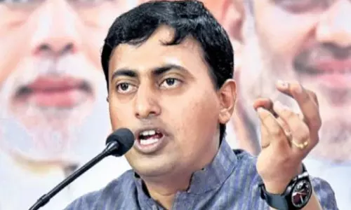 గతంలో కేసీఆర్ రాముడిని అవమానించారు - బీజేపీ అధికార ప్రతినిధి రాకేష్రెడ్డి గతంలో కేసీఆర్ రాముడిని అవమానించారు - బీజేపీ అధికార ప్రతినిధి రాకేష్రెడ్డి