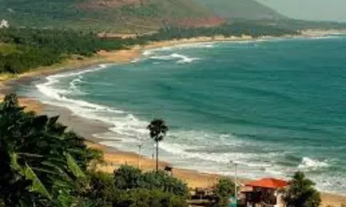 పర్యాటక రంగం వైపు దూసుకుపోతున్న విశాఖ