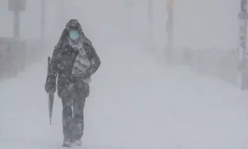 అమెరికాను అతలాకుతలం చేస్తున్న మంచు తుపానులు అమెరికాను అతలాకుతలం చేస్తున్న మంచు తుపానులు