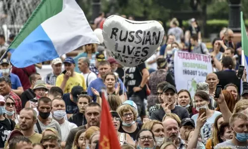 రగులుతున్న రష్యా..మాస్కో తీర్పుకు వ్యతిరేకంగా రోడ్డెక్కిన వేలాది మంది