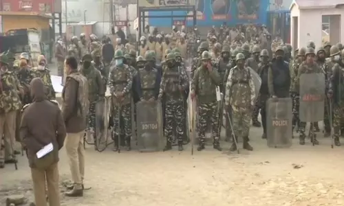 ఢిల్లీ సరిహద్దుల్లో మళ్లీ యుద్ధ వాతావరణం