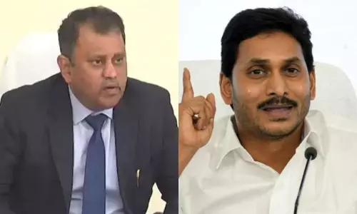 ఏపీ సర్కార్ వర్సెస్ ఎస్ఈసీ..నిమ్మగడ్డ రిలీజ్ చేసిన యాప్ డేటా స్టోరేజి ఎక్కడ? ఏపీ సర్కార్ వర్సెస్ ఎస్ఈసీ..నిమ్మగడ్డ రిలీజ్ చేసిన యాప్ డేటా స్టోరేజి ఎక్కడ?