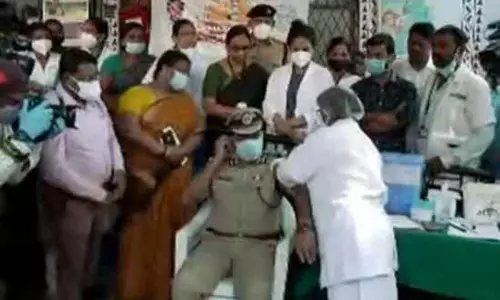 కరోనా వ్యాక్సిన్ వేయించుకున్న తెలంగాణ డీజీపీ
