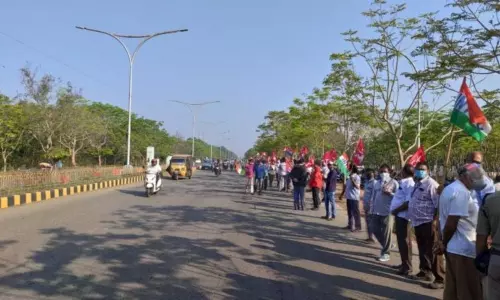 Fighting over privatization of Visakhapatnam steel plant